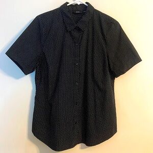 APT9 shortsleeve button up black with white polka dot shirt with collar.